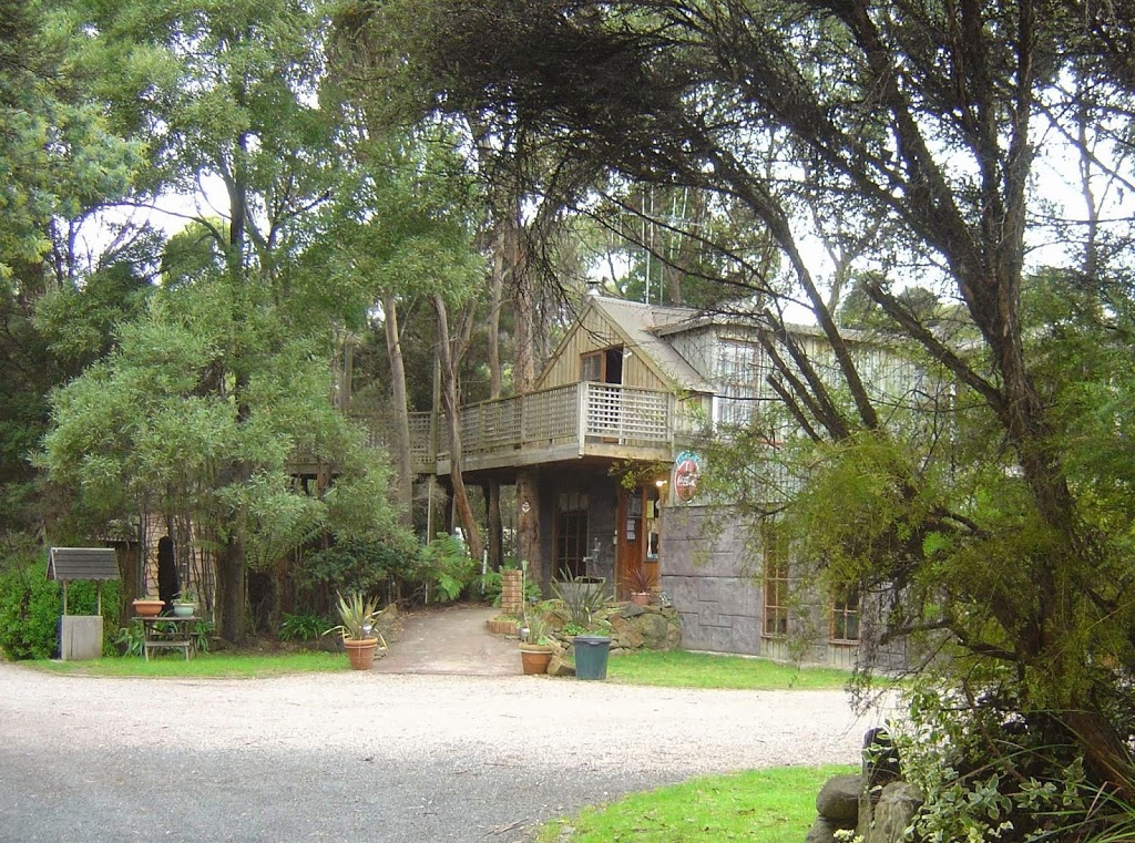 Crayfish Creek Van & Cabin Park & Spa Treehouse | 20049 Bass Hwy, Crayfish Creek TAS 7321, Australia | Phone: (03) 6443 4228