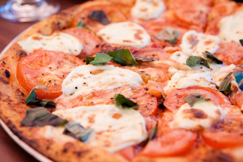 DAmicos Italian Restaurant & Pizzeria | meal delivery | 237 Sanger St, Corowa NSW 2646, Australia | 0260330666 OR +61 2 6033 0666
