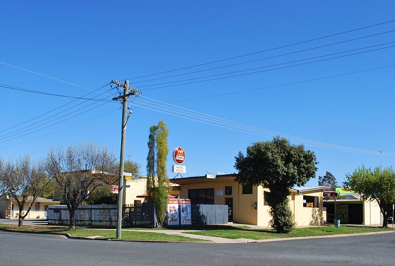 White Lion Hotel | store | 53 Russell St, Deniliquin NSW 2710, Australia | 0358812699 OR +61 3 5881 2699