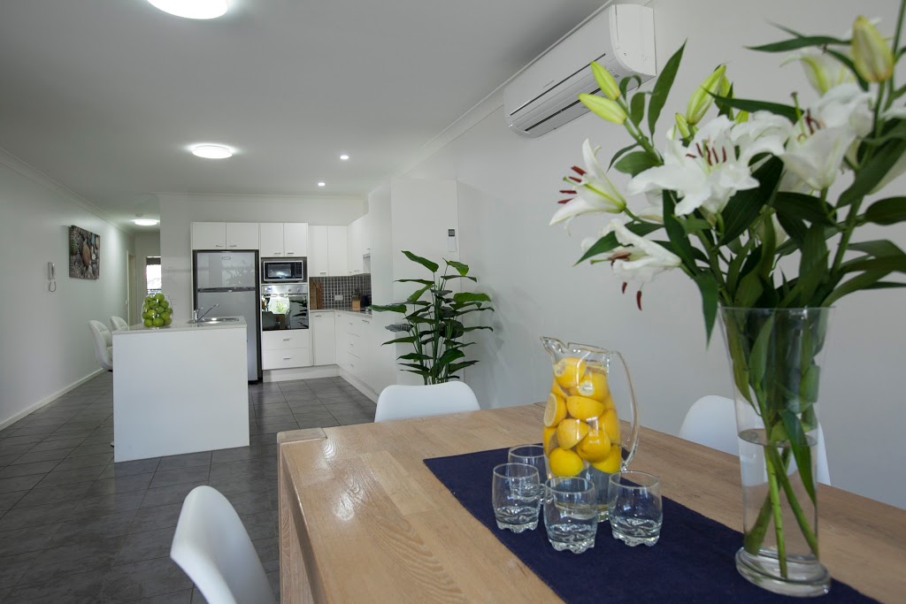 Mollymook Beachfront Luxury Apartment 3 | 3/5-7 Golf Ave, Mollymook NSW 2539, Australia | Phone: 0419 012 949