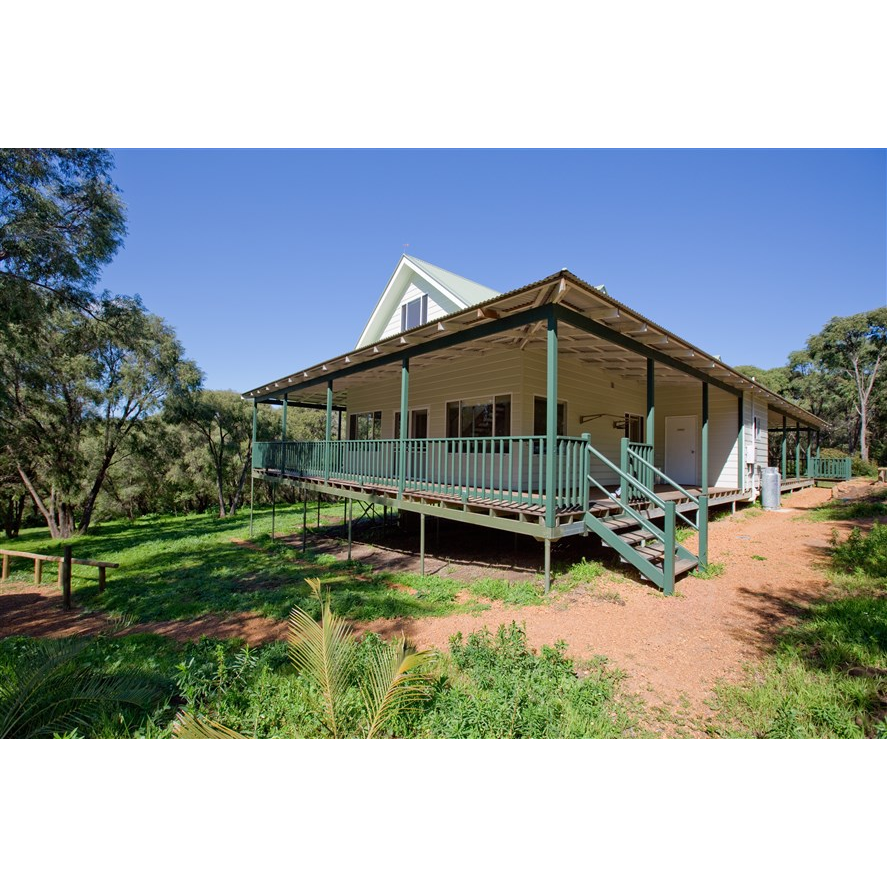 Sea Breeze Chalets | lodging | 15/40 Hemsley Rd, Naturaliste WA 6281, Australia | 0407673044 OR +61 407 673 044