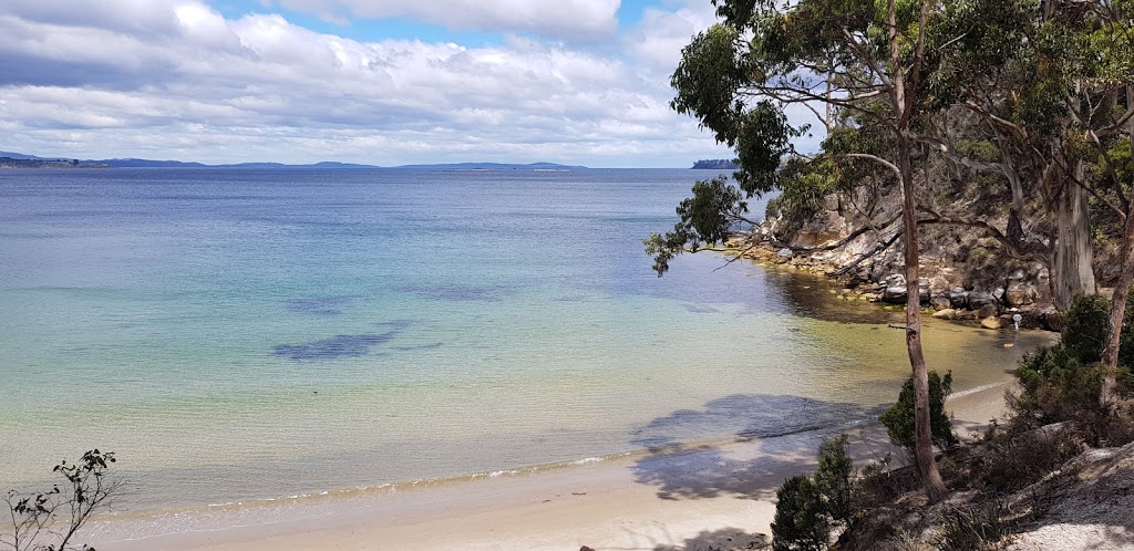 Mickeys Beach | park | Un-Named Rd, Eggs and Bacon Bay TAS 7112, Australia