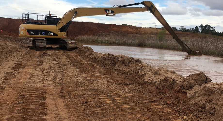 Lewis Longreach Excavator Hire | general contractor | Laurence Rd, Londonderry NSW 2753, Australia | 0421459513 OR +61 421 459 513