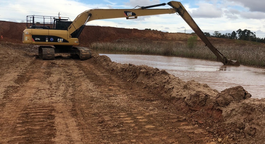 Lewis Longreach Excavator Hire | Laurence Rd, Londonderry NSW 2753, Australia | Phone: 0421 459 513