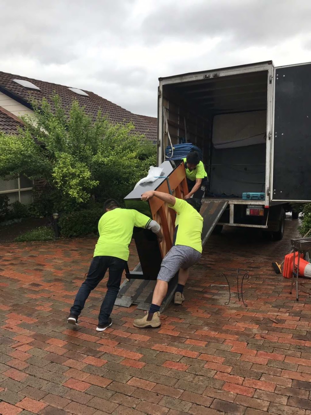 Michaels Removalists Sydney 家家顺搬家公司 | moving company | 286 Kissing Point Rd, Ermington NSW 2115, Australia | 0424666920 OR +61 424 666 920