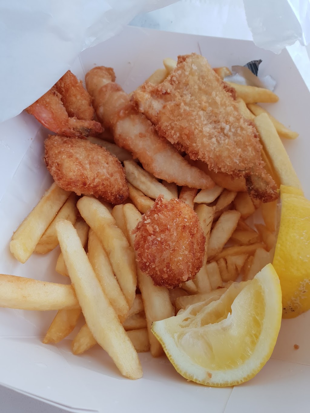 Seafood Town | 4/14 Oxley Ave, Woody Point QLD 4019, Australia | Phone: (07) 3142 2057
