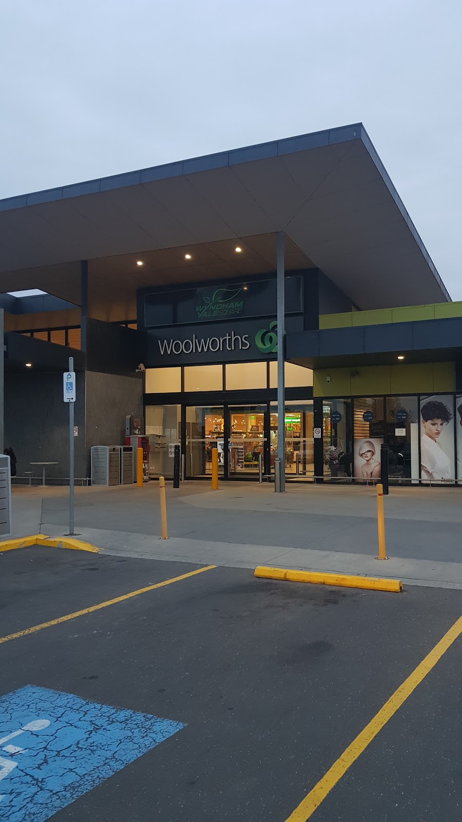 Wyndham Vale Square Shopping Centre | 205 Greens Rd, Wyndham Vale VIC 3024, Australia | Phone: (03) 8401 3340