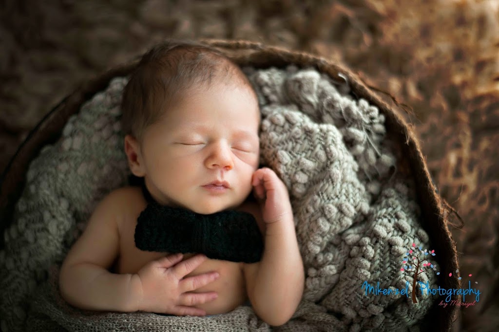 Newborn Photography by Mikenzel | 18 Ability Drive, Tanilba Bay NSW 2319, Australia | Phone: 0400 962 585
