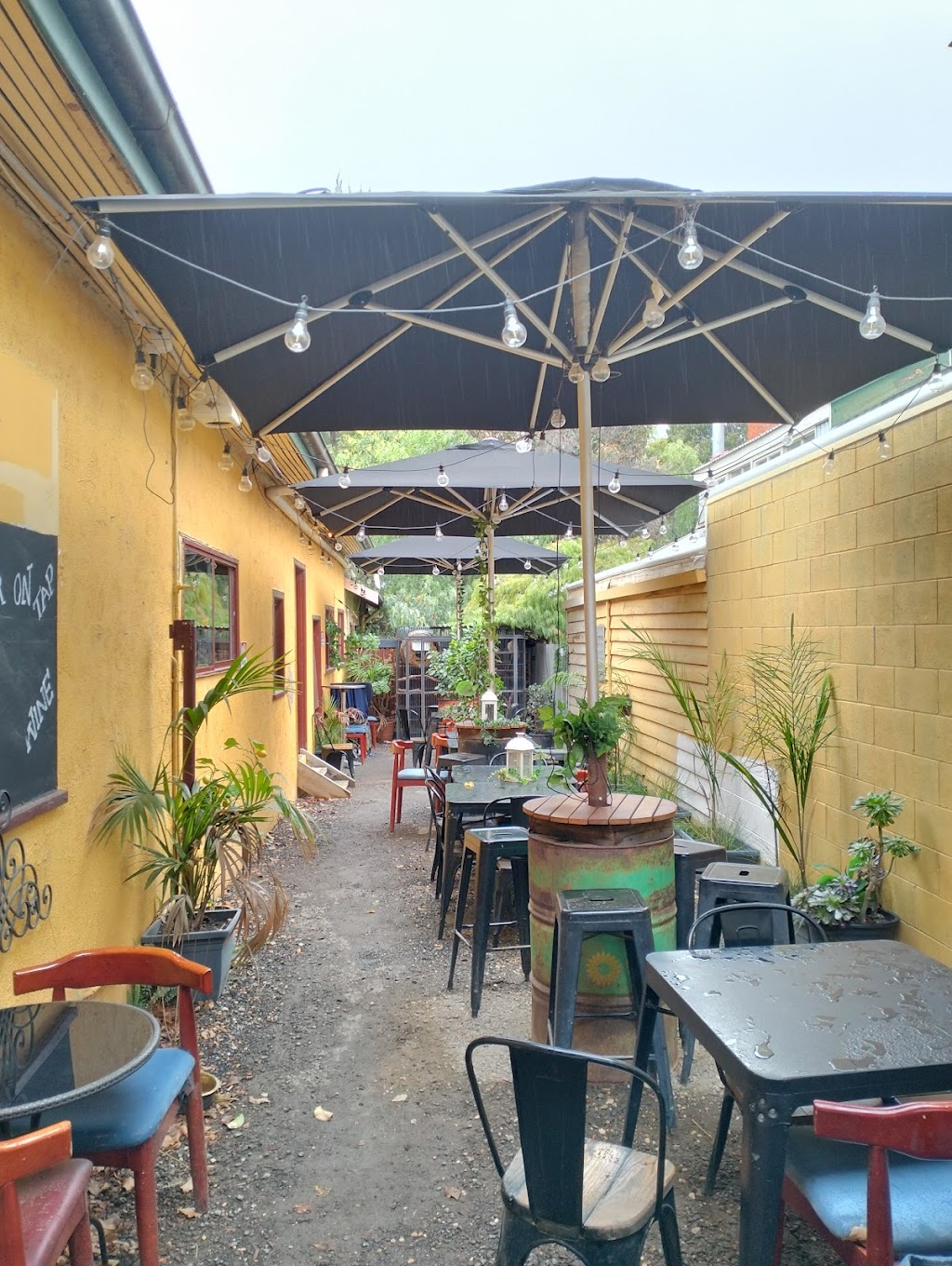 The Blue Cockatoo Bar | 10 Main St, Maldon VIC 3463, Australia | Phone: 0476 887 062