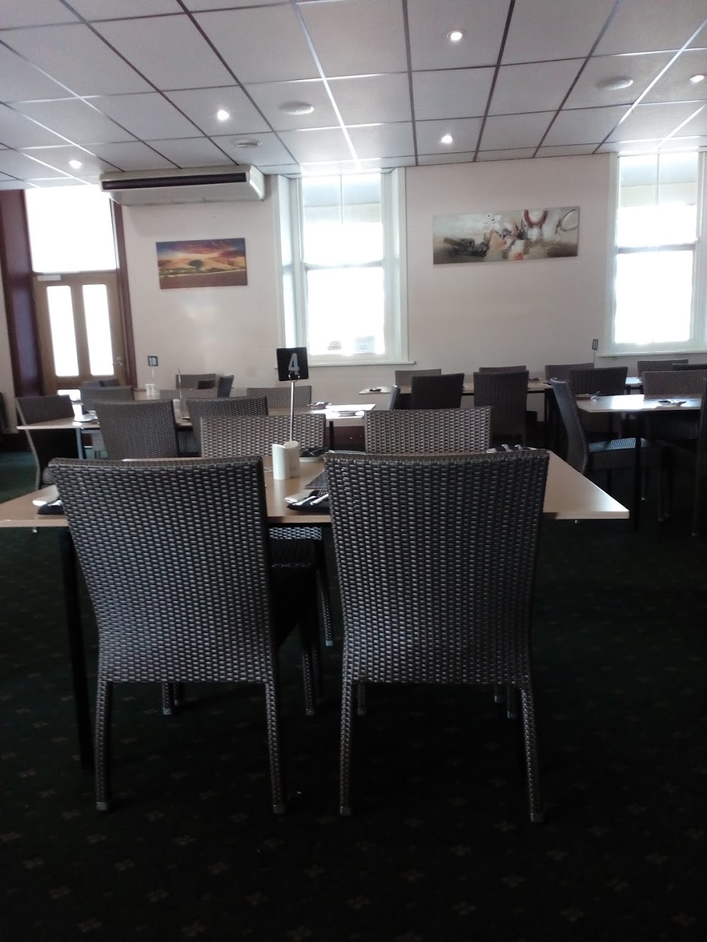 Royal Hotel | 2 Ryan St, Moonta SA 5558, Australia | Phone: (08) 8825 2108