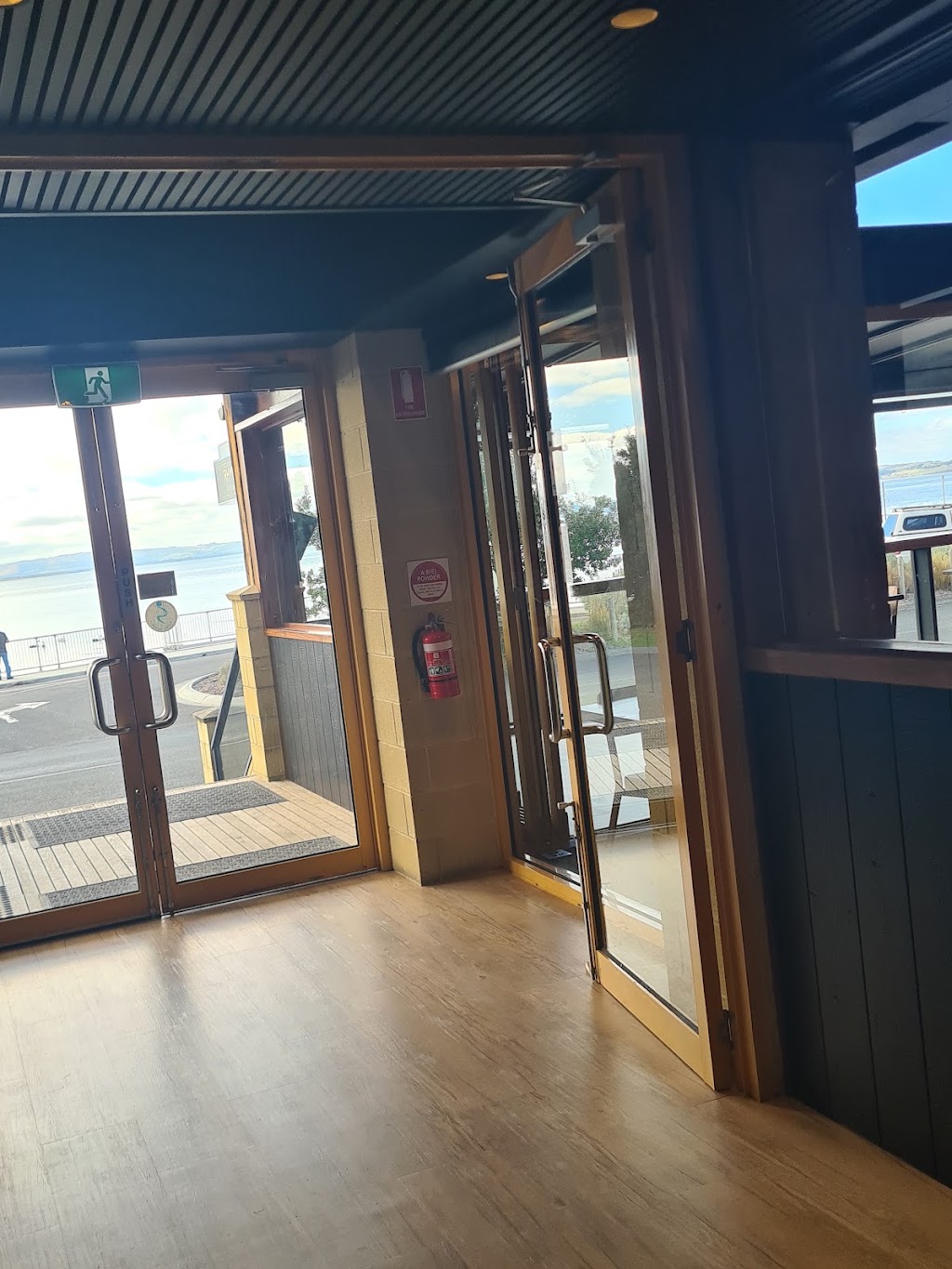 Rhyll Tavern | 11A Beach Rd, Rhyll VIC 3923, Australia | Phone: (03) 5956 9370