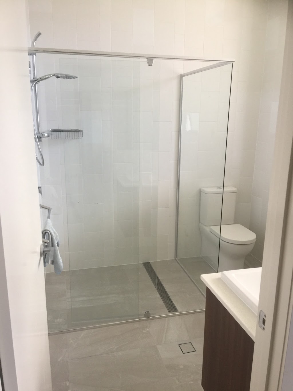 Shower Enclosure Service | 666 Gympie Rd, Lawnton QLD 4501, Australia | Phone: (07) 3205 6066