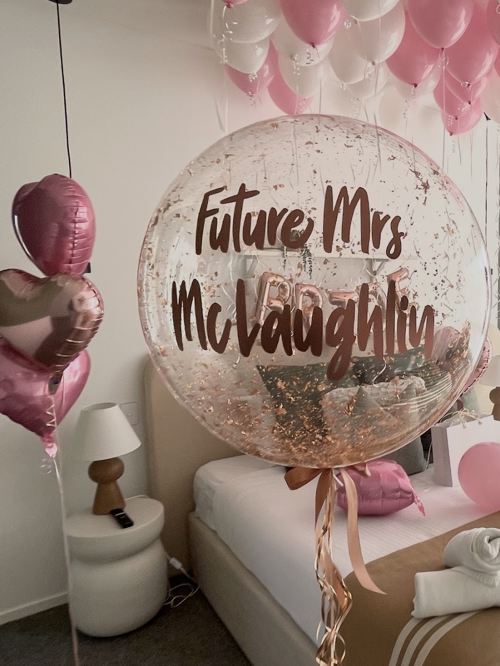 Hug & Kiss - Luxury Custom Balloons | 14 Mason St, Southport QLD 4215, Australia | Phone: 0435 332 510