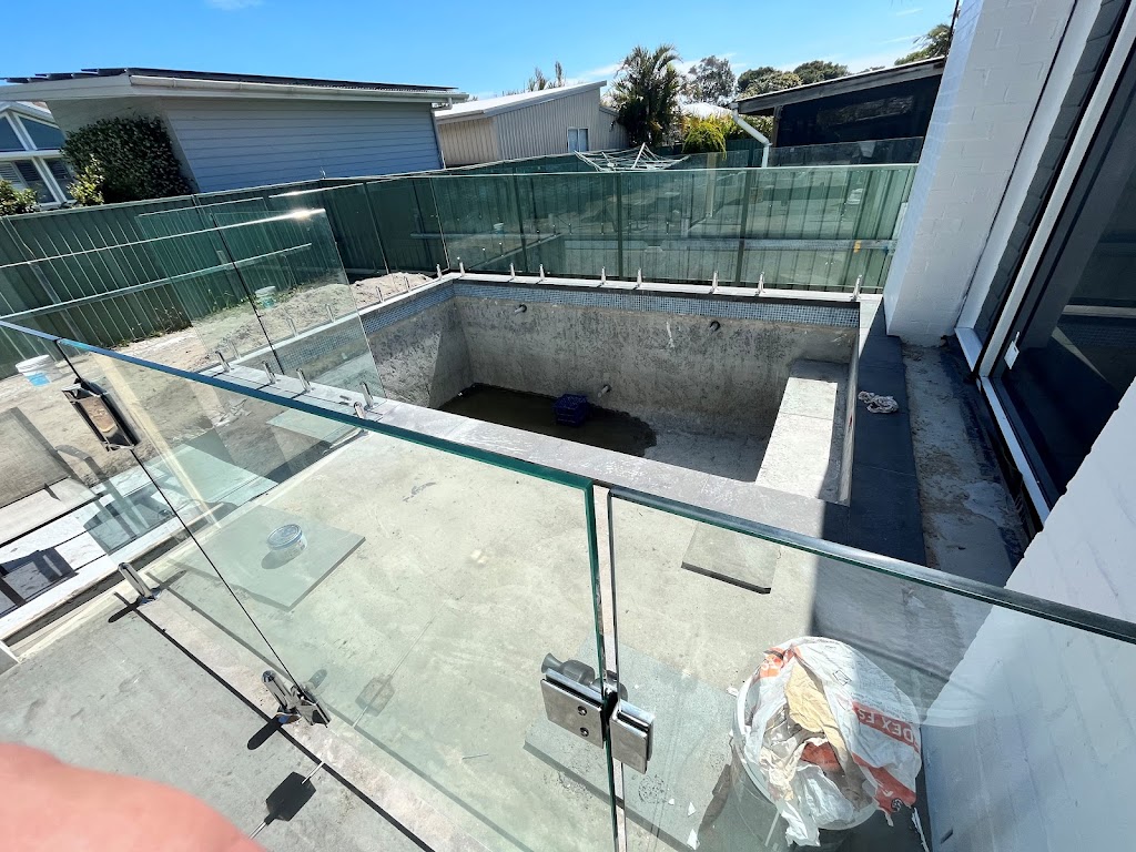Atlas Glass | 5 Venture Cl, Morisset NSW 2264, Australia | Phone: 0466 522 244