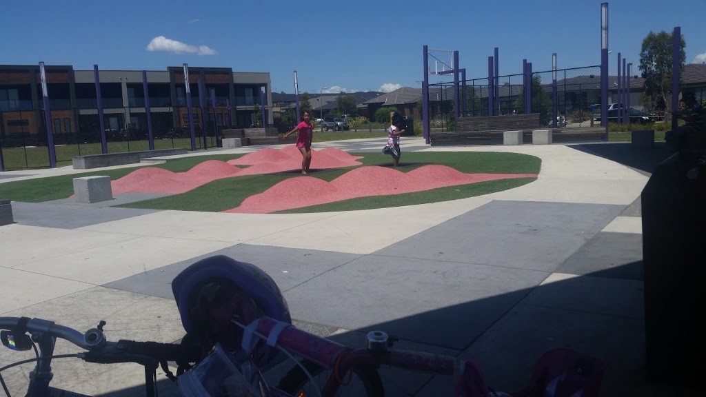 Youth Park | park | 81 Vantage Ave, Clyde North VIC 3978, Australia