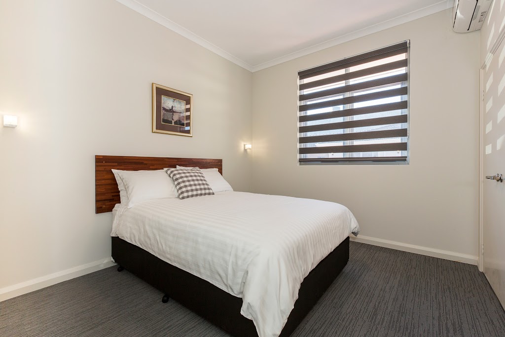 Gallery Hotel | cafe | 10 Port Kembla Dr, Bibra Lake WA 6163, Australia | 0894942002 OR +61 8 9494 2002