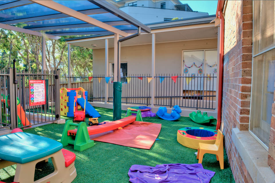 Castle Hill Montessori Academy Child Care Centre | school | 230 Old Northern Rd, Castle Hill NSW 2154, Australia | 1300000162 OR +61 1300 000 162
