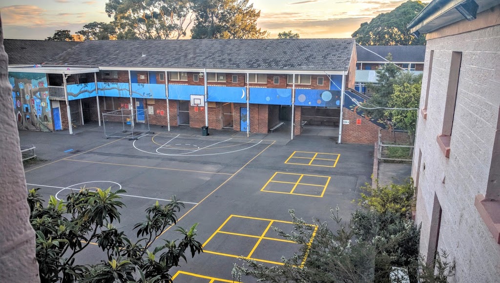 Ferncourt Public School | school | 74 Premier St, Marrickville NSW 2204, Australia | 0295583978 OR +61 2 9558 3978