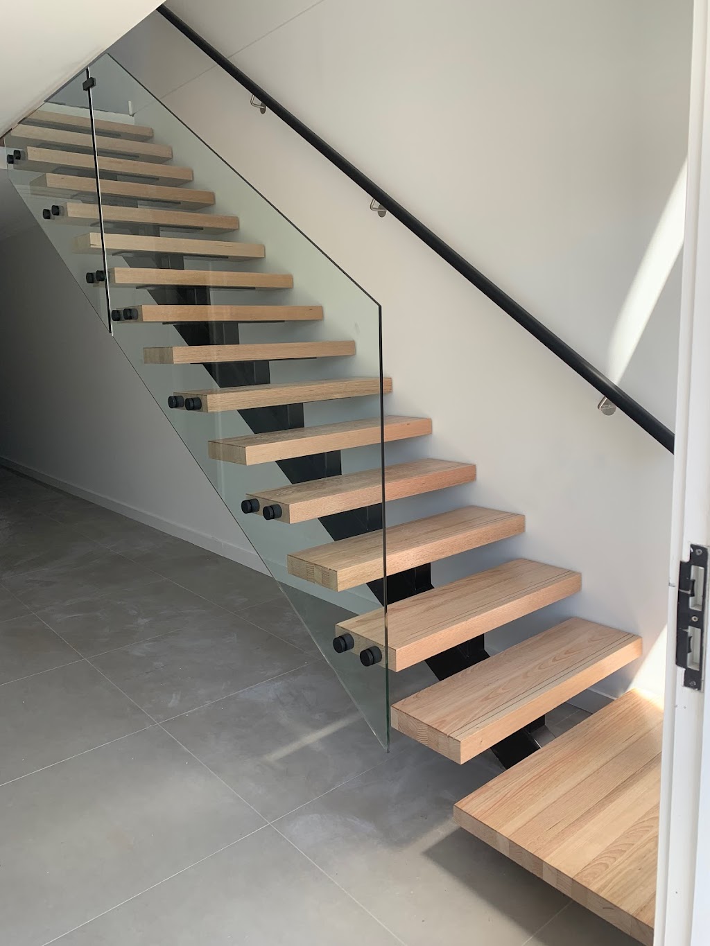 Stringer Stairs Sydney | 17/25 Childs Rd, Chipping Norton NSW 2170, Australia | Phone: 0432 360 488