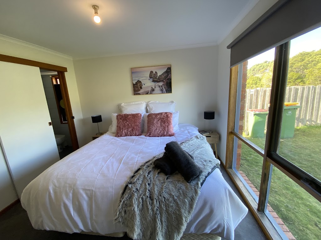 4 bedroom luxury home with spa sleeps 10 | 344 Edgar St, Portland VIC 3305, Australia | Phone: 0403 113 878
