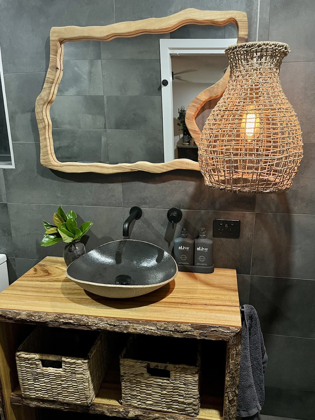 Sunnyside Studio | 7 Nelson St, Port Macquarie NSW 2444, Australia | Phone: 0423 072 663