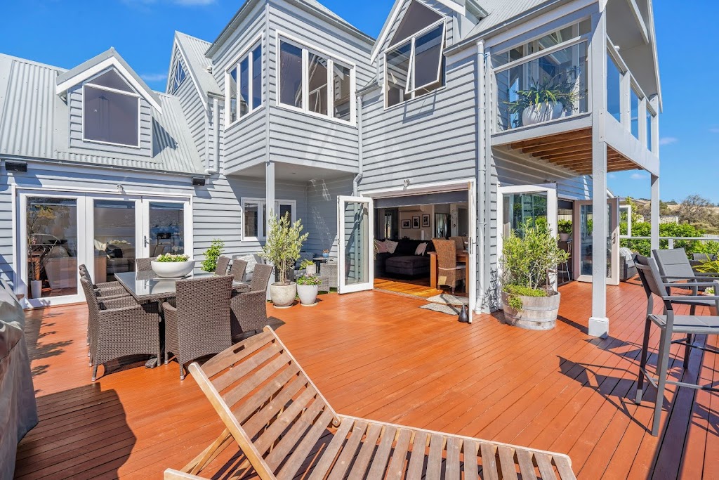 "Casa Con Vista" Luxury Waterfront Home, Sleeps 10 | 199A Tranmere Rd, Tranmere TAS 7018, Australia | Phone: (03) 6146 4402