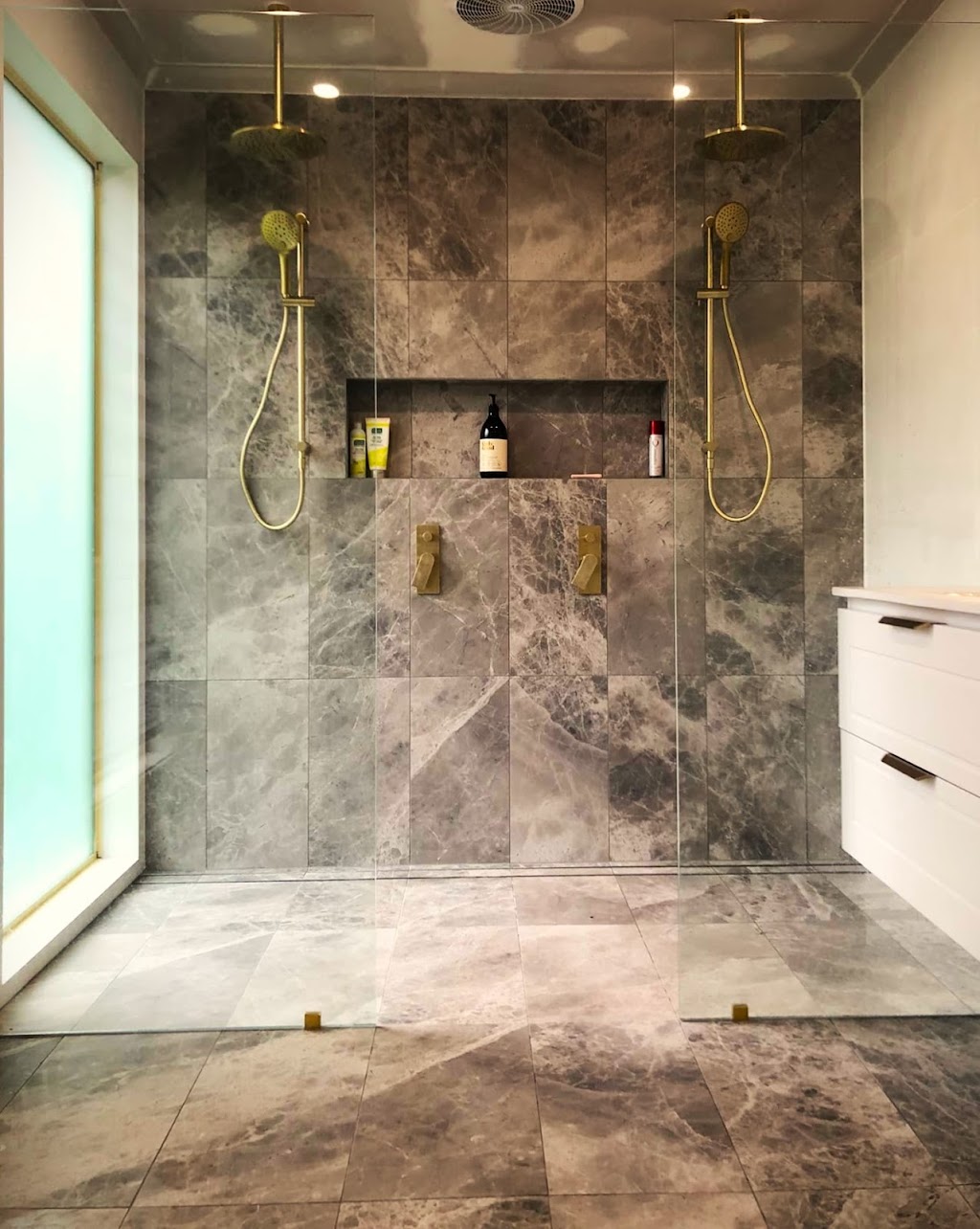 Dans Bathrooms & Tiling | 10 Capstone Terrace, Glenmore Park NSW 2745, Australia | Phone: 0480 231 559