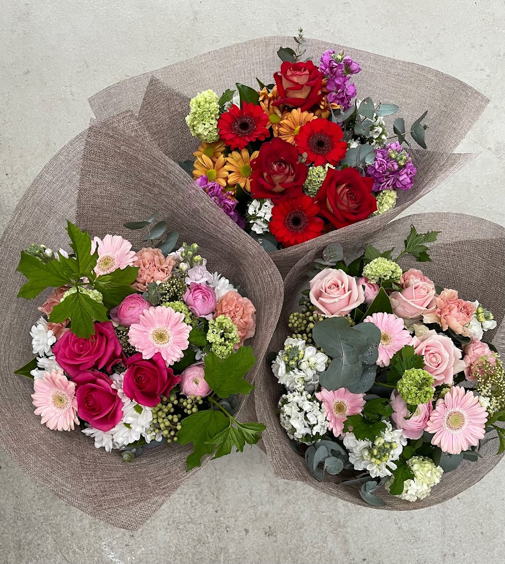 Geelong Flower Boutique | 285 Bluestone Bridge Rd, Lovely Banks VIC 3213, Australia | Phone: 0412 839 459