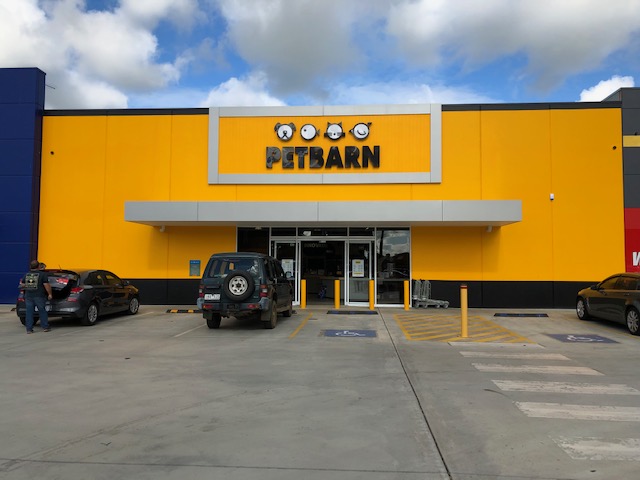 Petbarn Warragul | store | Showroom 2/1 Burke St, Warragul VIC 3820, Australia | 0399982804 OR +61 3 9998 2804