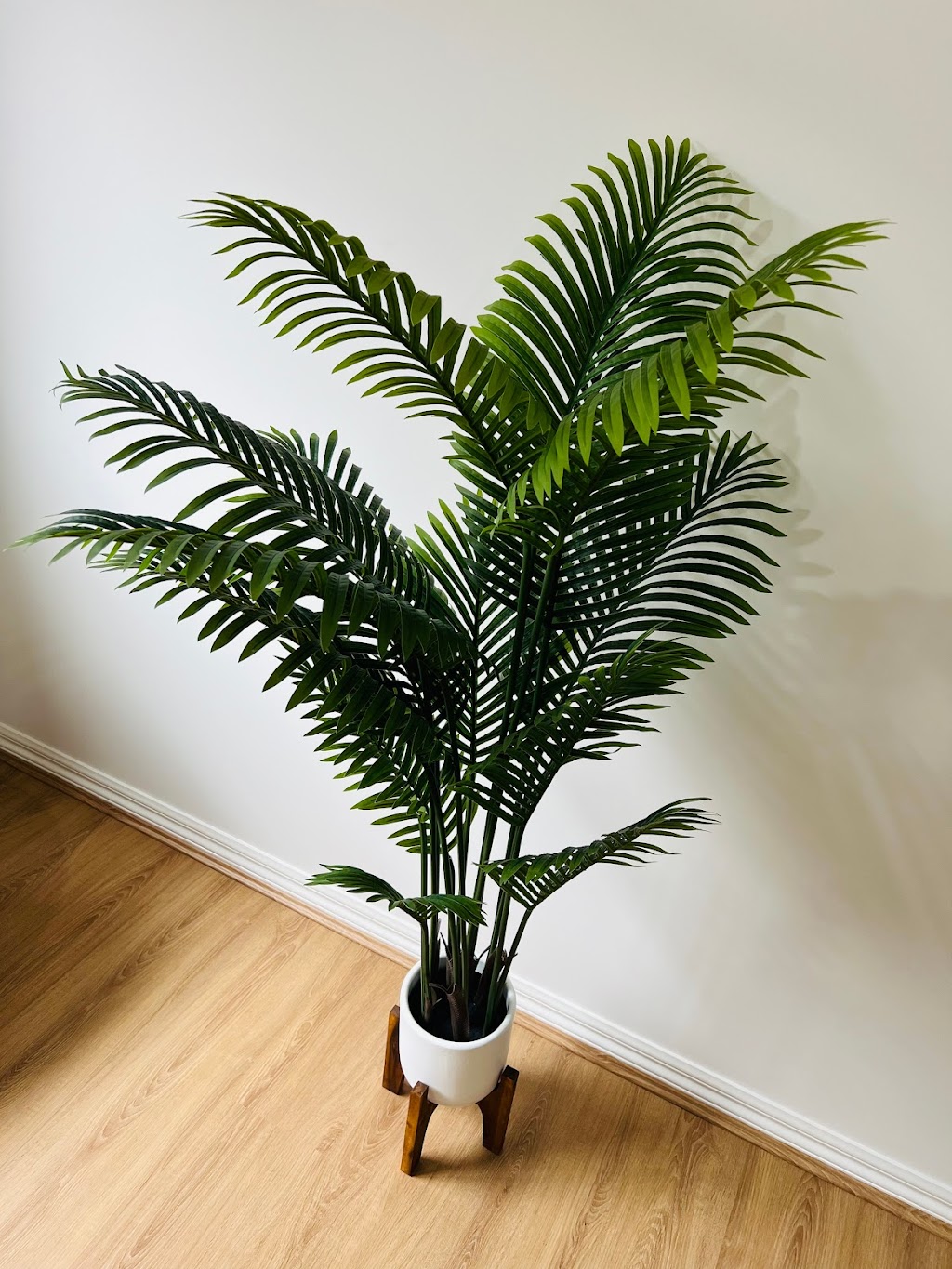 Faux Greenery | 16 Blenril Ave, Tarneit VIC 3029, Australia | Phone: 0469 052 446