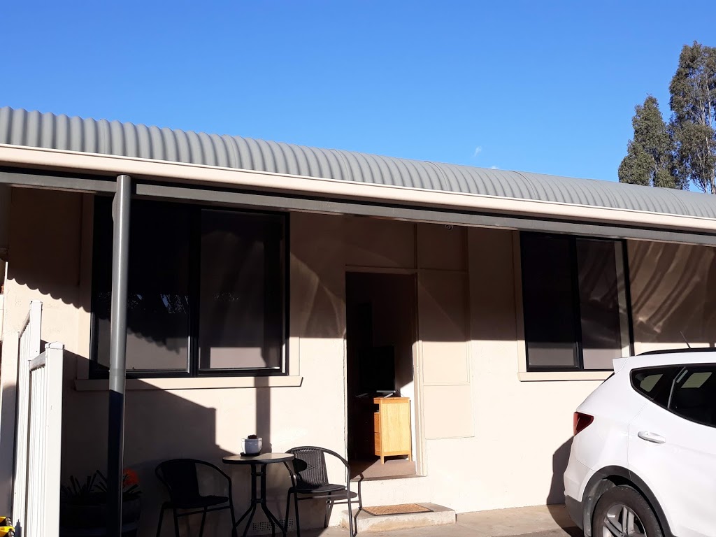 New Crossing Place Motel | lodging | 53 Emily St, Seymour VIC 3660, Australia | 0357922800 OR +61 3 5792 2800