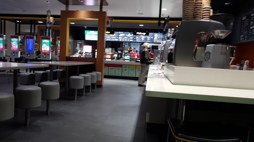 McDonalds Sebastopol | meal takeaway | 32 Albert St, Sebastopol VIC 3356, Australia | 0353320901 OR +61 3 5332 0901