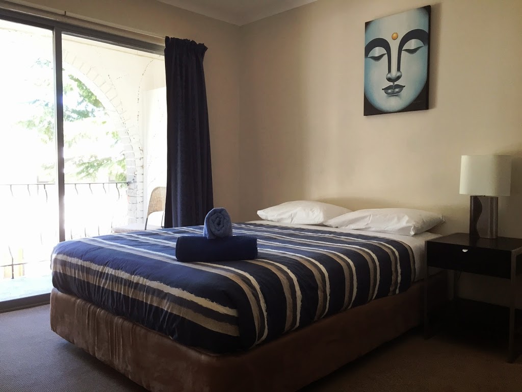 Siesta Villa | lodging | 56 Jerrara Dr, East Jindabyne NSW 2627, Australia | 0264567146 OR +61 2 6456 7146