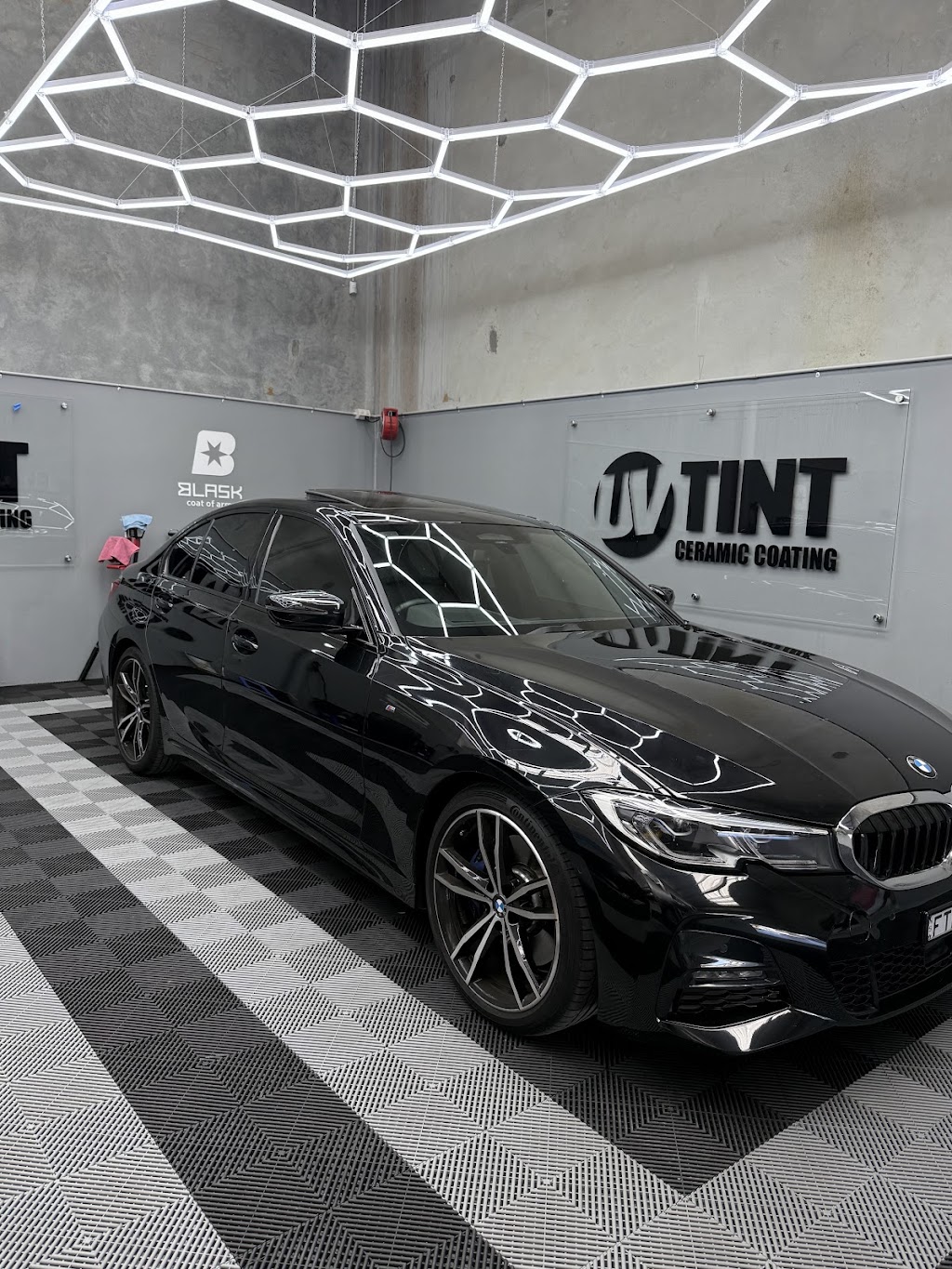 UV Tints | Unit 3/4 Essex St, Minto NSW 2566, Australia | Phone: (02) 8711 6600