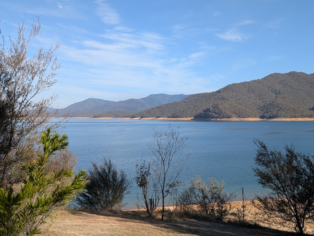 Frogsong Cottages | 12 Goughs Point Ridge, Mountain Bay VIC 3723, Australia | Phone: 0437 507 040