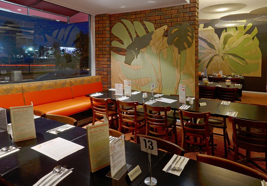 Clarendon Hotel | restaurant | 378 Latrobe Terrace, Newtown VIC 3220, Australia | 0352212526 OR +61 3 5221 2526