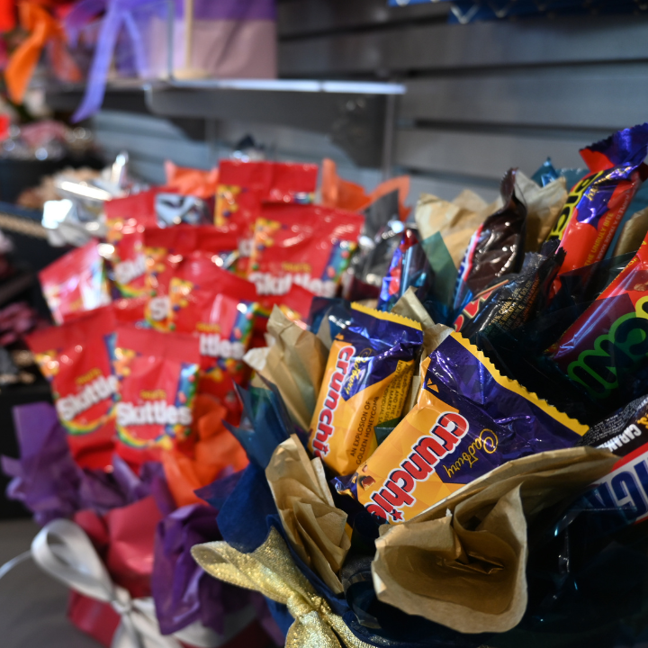 Petals n Blooms | Shop 12c/90-98 Glenmore Ridge Dr, Glenmore Park NSW 2745, Australia | Phone: 0405 765 432