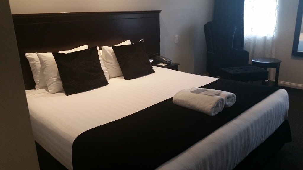 International Hotel | lodging | 2 Lake Albert Rd, Wagga Wagga NSW 2650, Australia | 0269717007 OR +61 2 6971 7007