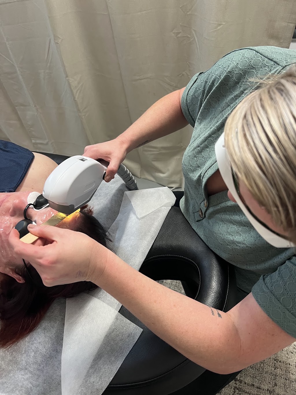 Innersense Beauty | 76 Dandaloo St, Narromine NSW 2821, Australia | Phone: 0428 998 318