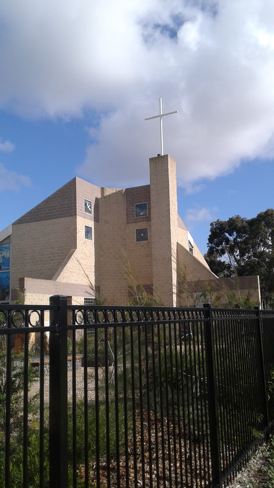 Queen of Peace Catholic Church | church | Everingham Rd & Queen Street, Altona Meadows VIC 3028, Australia | 0393696877 OR +61 3 9369 6877