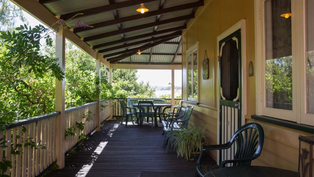 Boyup Brook Accommodation - Tulip Cottage | lodging | Treloar Street, Boyup Brook WA 6244, Australia | 0897651223 OR +61 8 9765 1223