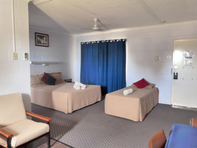 Hillview Motel - Motel In Richmond Hill | Best Budget Motel | Tr | 3A Hackett Terrace, Charters Towers City QLD 4820, Australia | Phone: (07) 4787 1973