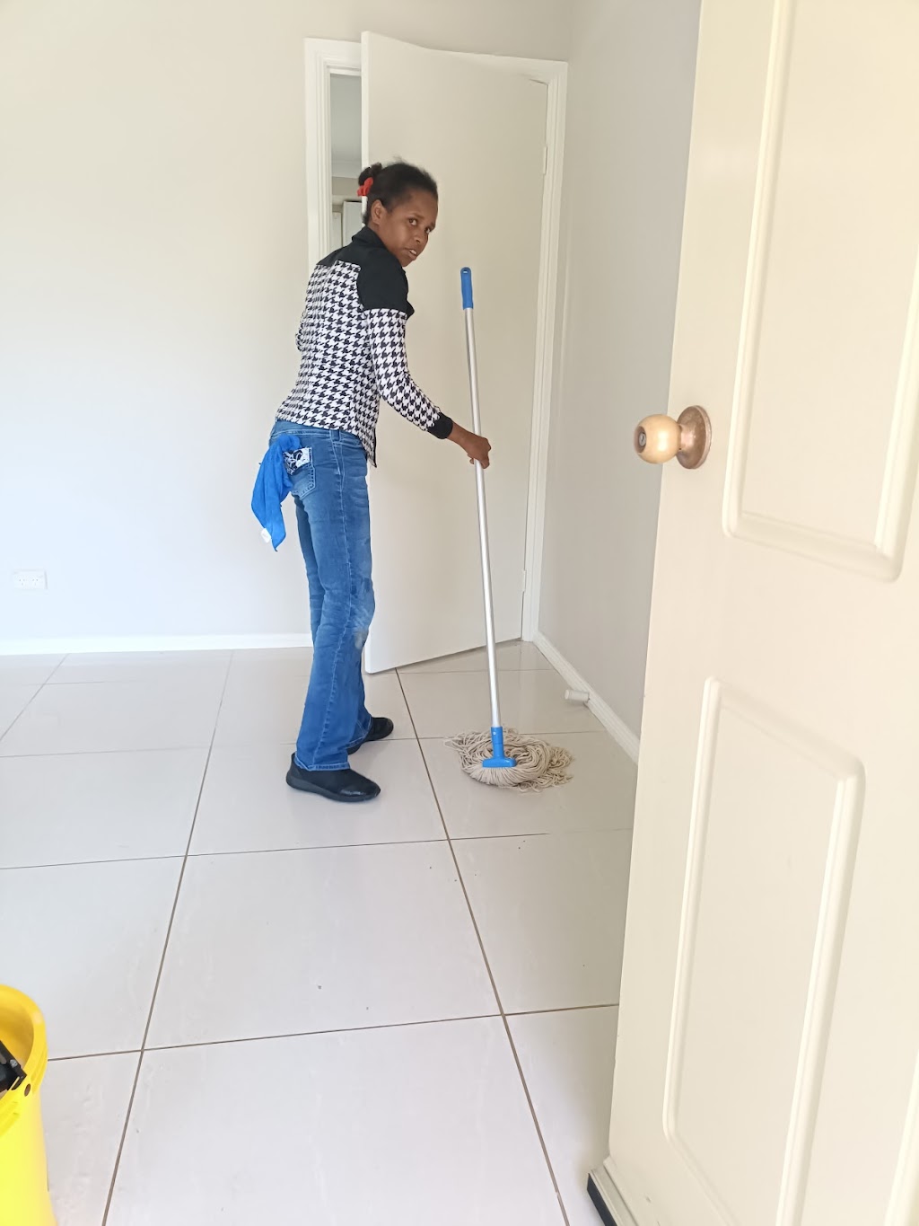 Mudgee End of Lease & Commercial Cleaning | 18 Henry Bayly Dr, Mudgee NSW 2850, Australia | Phone: 0404 304 560