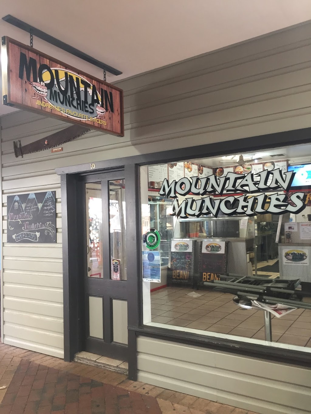 Mountain Munchies | Nuggets Crossing, 5B Snowy River Ave, Jindabyne NSW 2627, Australia | Phone: 0447 675 904