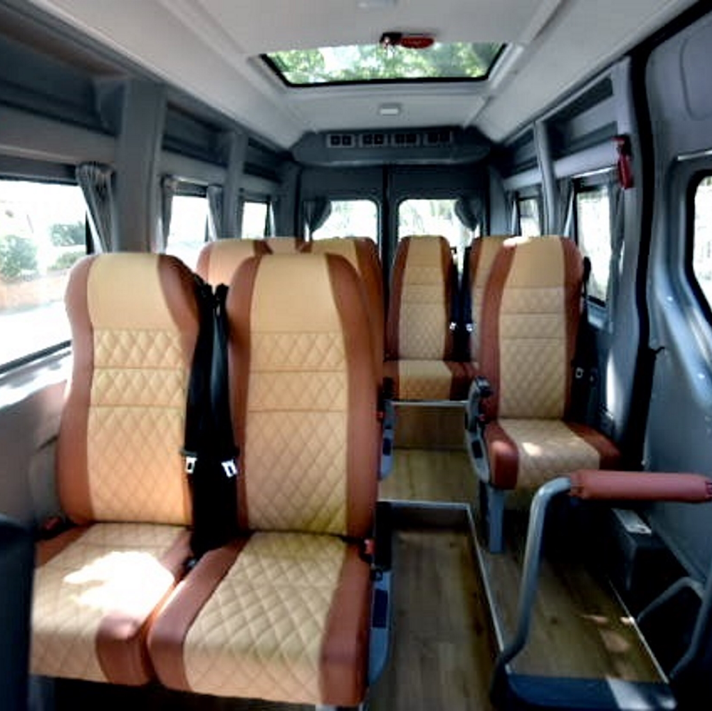 Chartered bus airport transfers 7 to 57 seater party van minibus | 30 Saratoga Cres, Keilor Downs VIC 3038, Australia | Phone: 0425 832 226