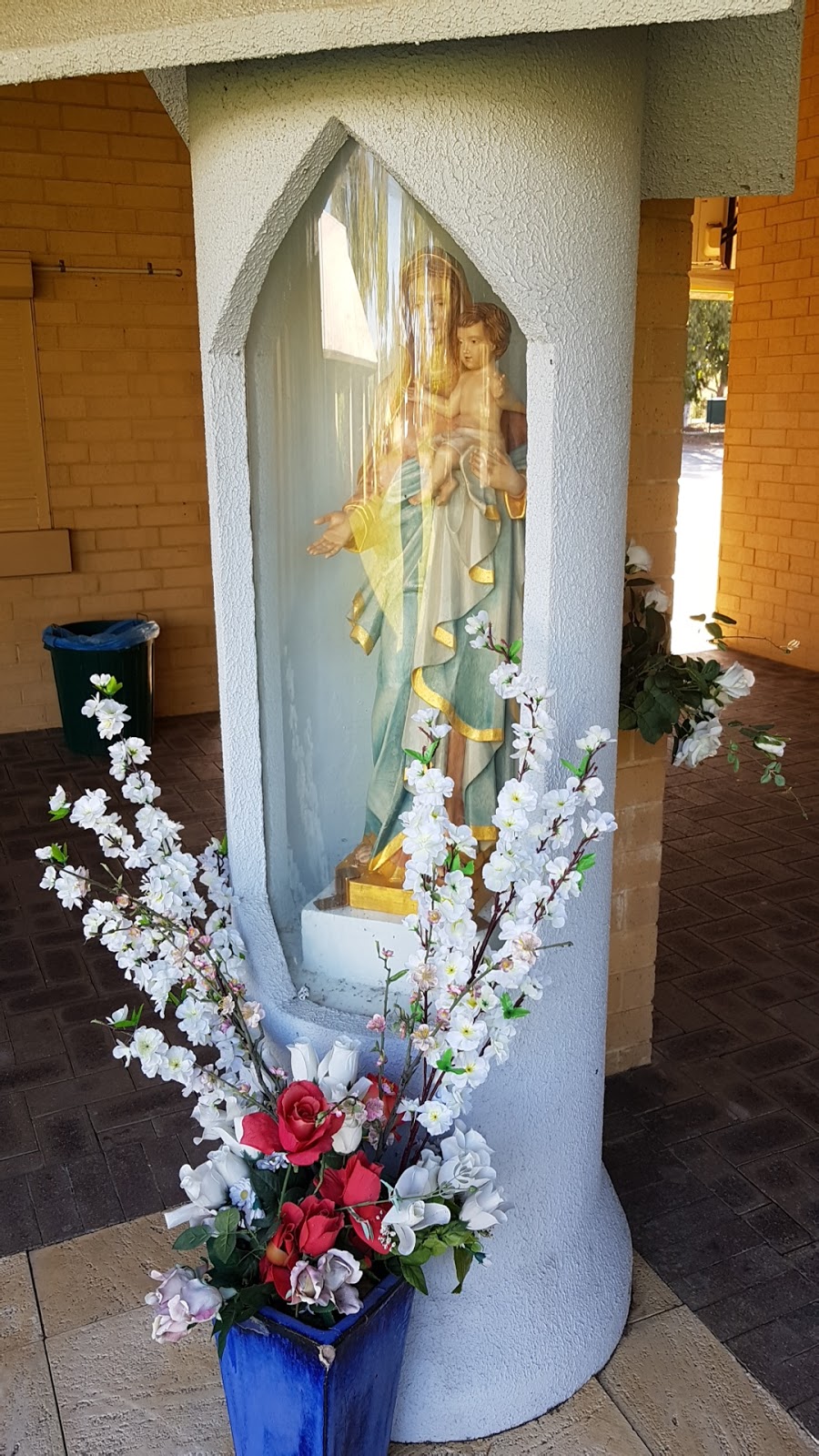 Our Lady of Mercy, Girrawheen | church | 5 Patrick Ct, Girrawheen WA 6064, Australia | 0893423562 OR +61 8 9342 3562