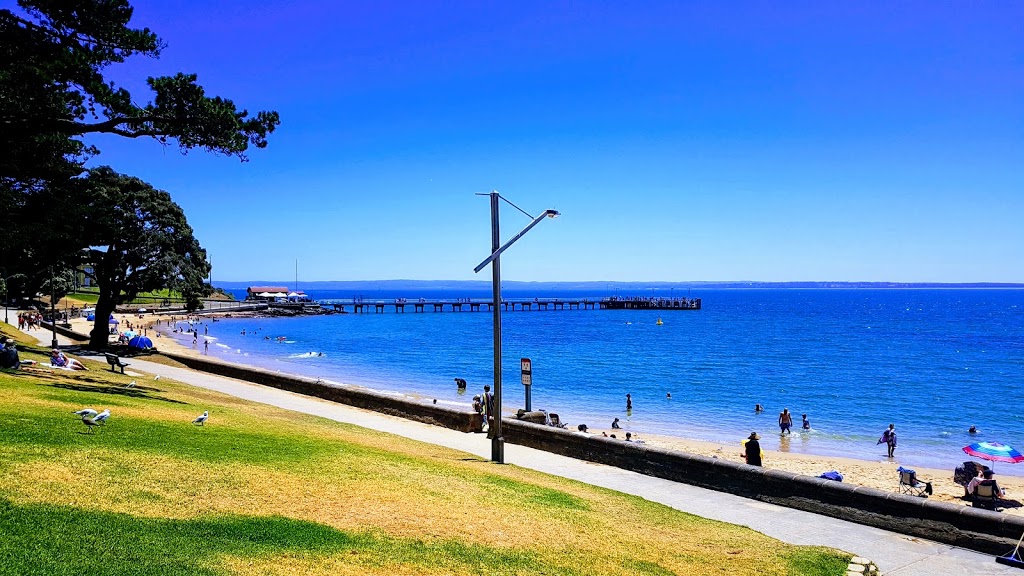Erehwon Point Beach | park | 10 Lovers Walk, Cowes VIC 3922, Australia | 1300366422 OR +61 1300 366 422