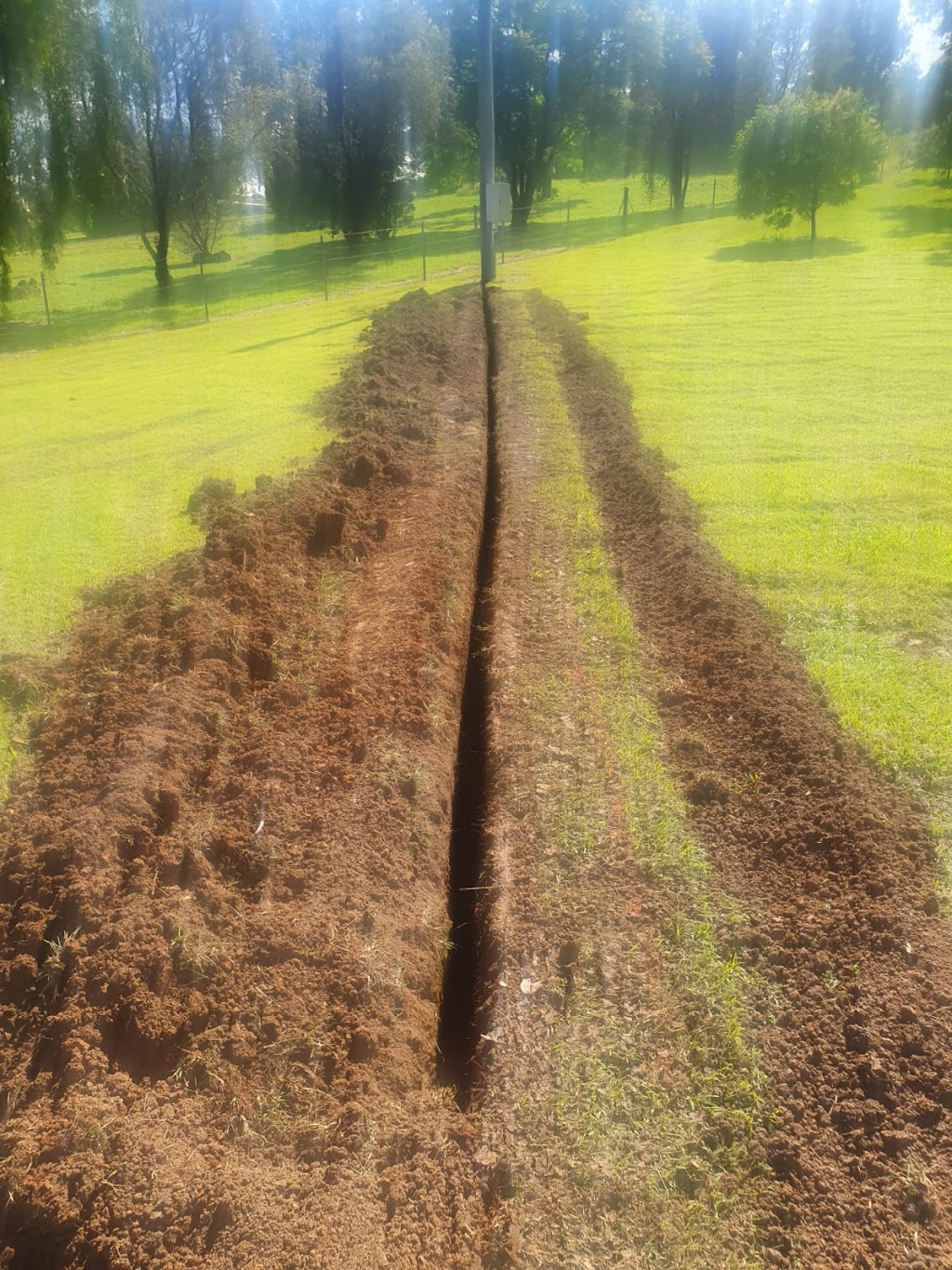 One Man Band Bobcat & Tipper | 1922 Forest Hill Fernvale Rd, Mount Tarampa QLD 4311, Australia | Phone: 0473 873 340