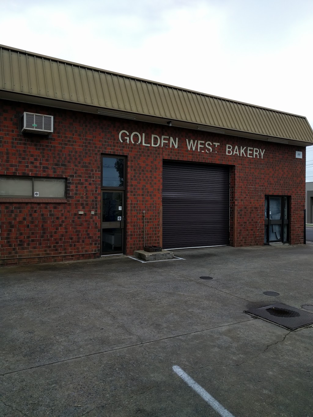 Golden West Bakery | bakery | 135 Holbrooks Rd, Underdale SA 5032, Australia | 0884438807 OR +61 8 8443 8807