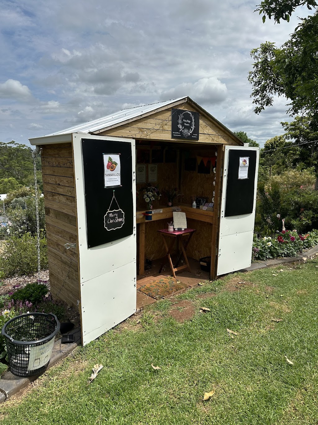 Misty Ridge Flowers | 22 Murphys Creek Rd, Blue Mountain Heights QLD 4350, Australia | Phone: 0423 210 417